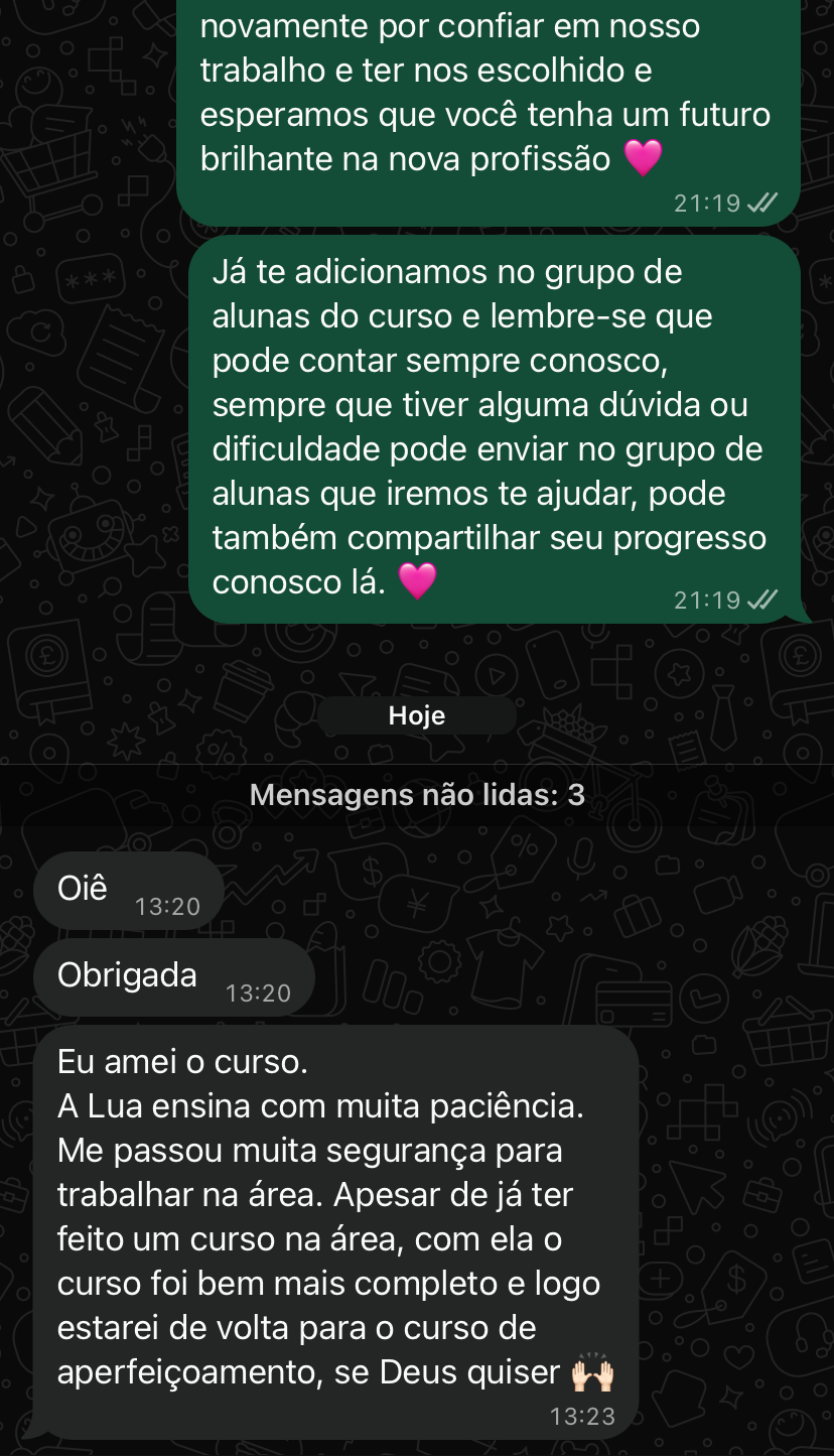 Print de conversa em que uma aluna conta que amou o curso e elogia a paciência da Lua